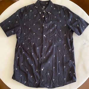 H&M Men’s Black Short Sleeve Button Down Print